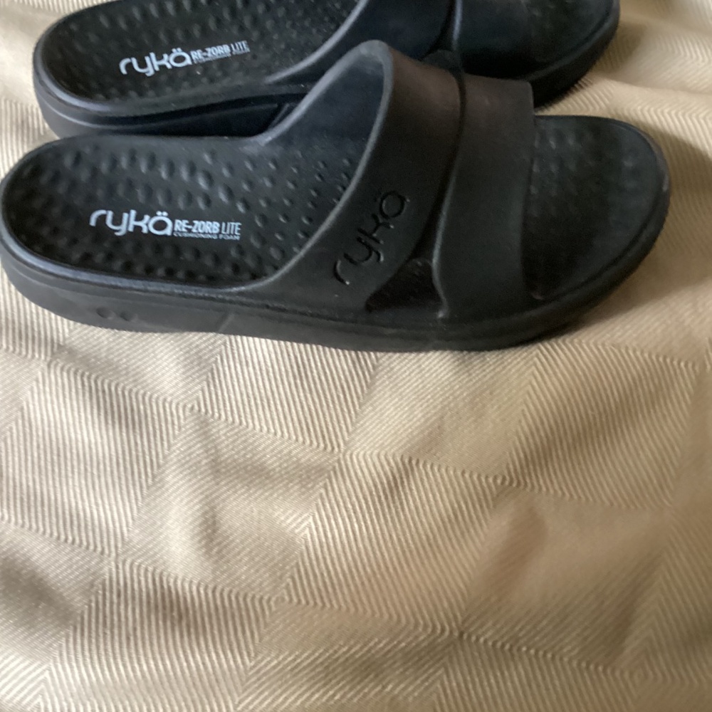 Ryka Slides with Re-Zorb Lite Cushioning Foam-Size 8 - Picture 2 of 4